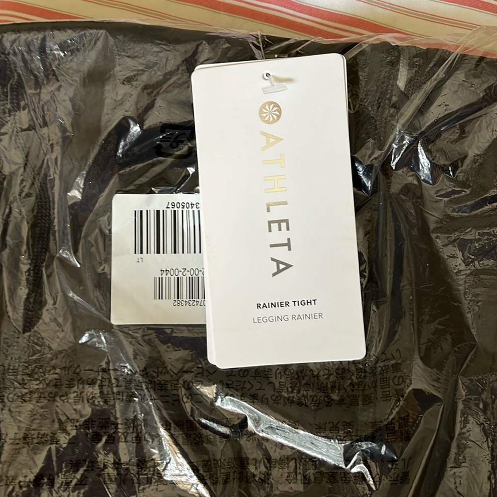 Athleta Rainier hight rise 7/8 leggings.